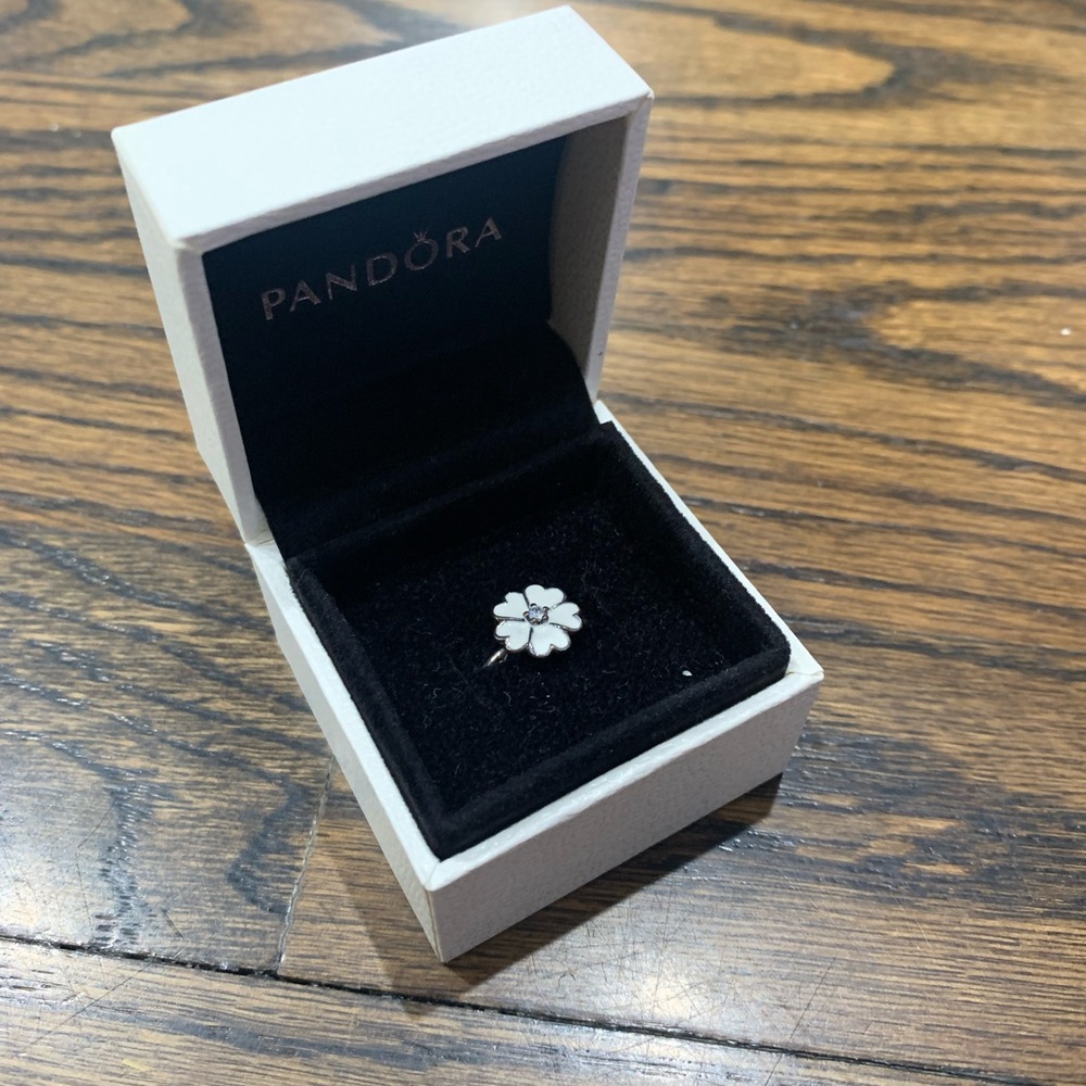 Like New with box Pandora White Primrose Ring Size 50